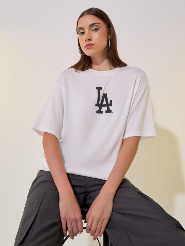 ⁦Styli Women's Slogan Print Round Neck Oversized T-Shirt⁩ - الصورة ⁦2⁩