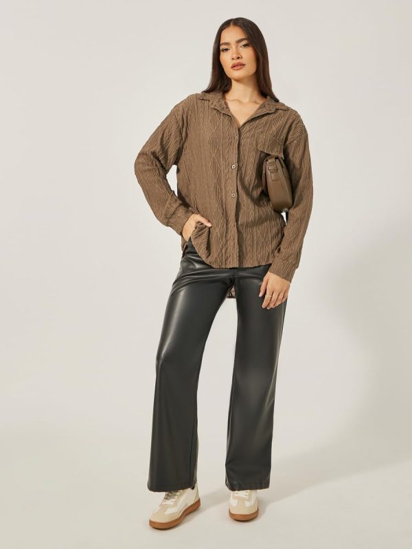 ⁦Styli Women's Textured Knit Oversized Shirt With Flap Detail⁩ - الصورة ⁦3⁩