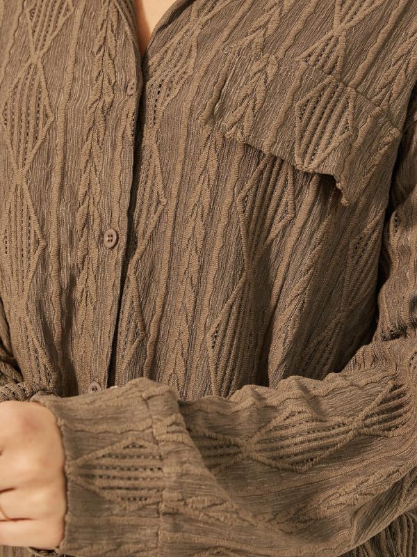 ⁦Styli Women's Textured Knit Oversized Shirt With Flap Detail⁩ - الصورة ⁦5⁩
