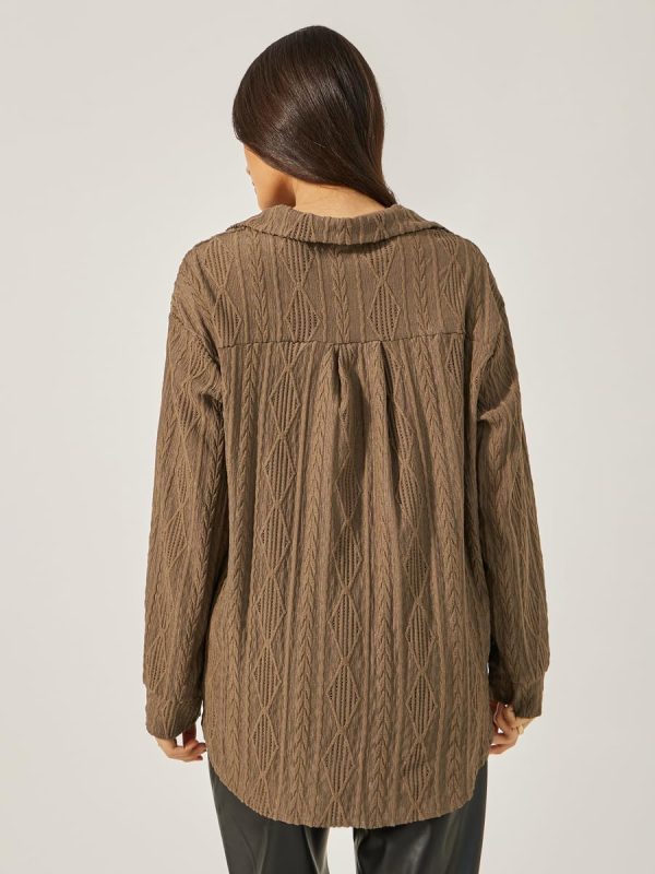 ⁦Styli Women's Textured Knit Oversized Shirt With Flap Detail⁩ - الصورة ⁦6⁩