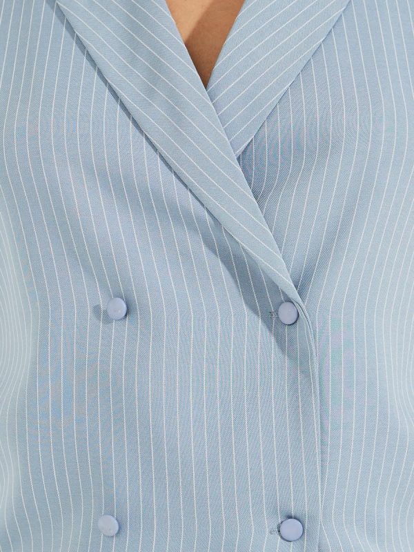 ⁦STYLI Women 7008992803 Pinstriped Lapel Collar Wrap Top with Button Detail XL Blue⁩ - الصورة ⁦3⁩