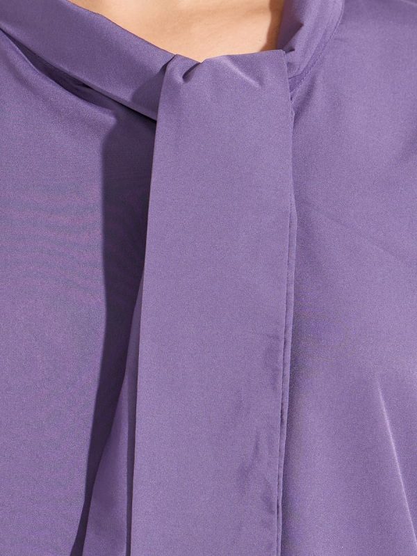 ⁦Styli Women 7008622629 Solid Regular Fit Tie-Up Neck Top With Long Cuffed Sleeve⁩ - الصورة ⁦4⁩