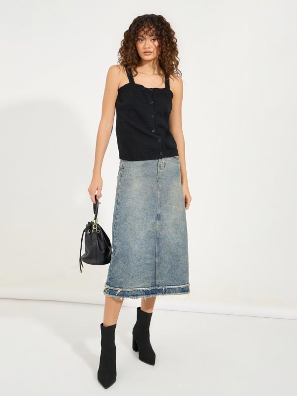 ⁦Styli Women Flat Knit Cami Top With Front Button Detail⁩ - الصورة ⁦3⁩