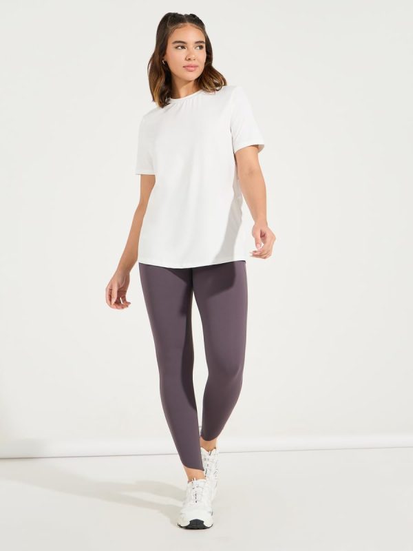 ⁦Styli Women Solid Mesh & Seam Detail Short Sleeves Top⁩ - الصورة ⁦3⁩