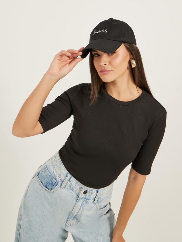 ⁦Styli Women's Short Sleeve Ribbed Round Neck Fitted Knit Top⁩ - الصورة ⁦2⁩