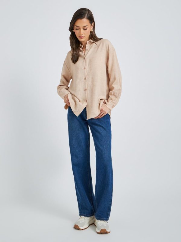 ⁦Styli Women's Regular Fit Spread Collar Shirt With Back Button Detail⁩ - الصورة ⁦3⁩