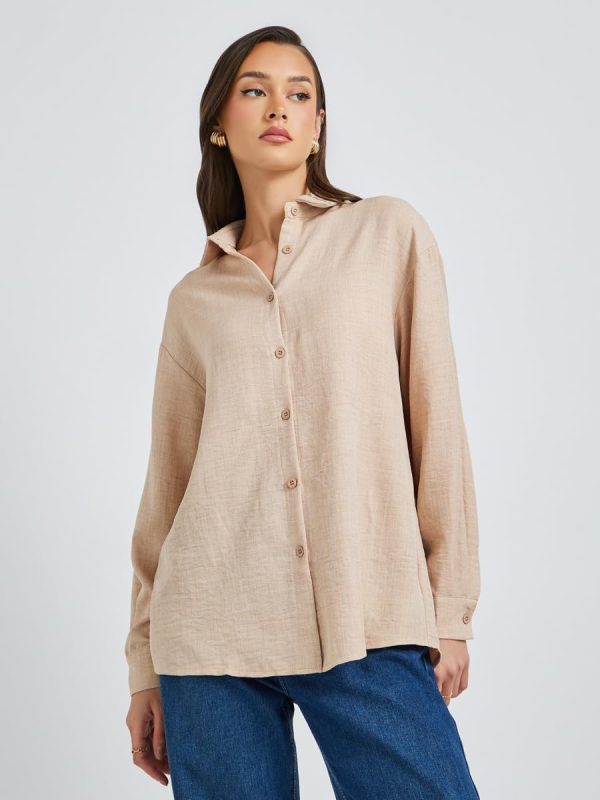 ⁦Styli Women's Regular Fit Spread Collar Shirt With Back Button Detail⁩ - الصورة ⁦4⁩