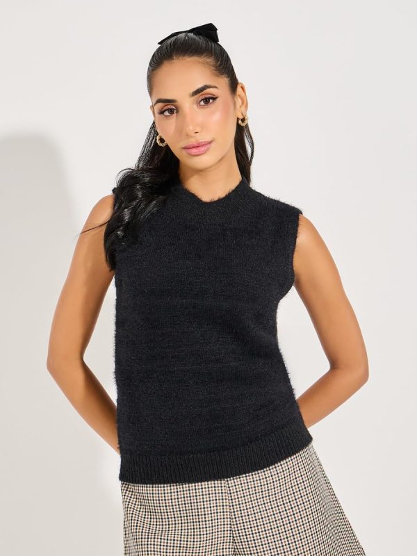 ⁦Styli Women Soft Textured Sleeveless Knit Top⁩ - الصورة ⁦3⁩