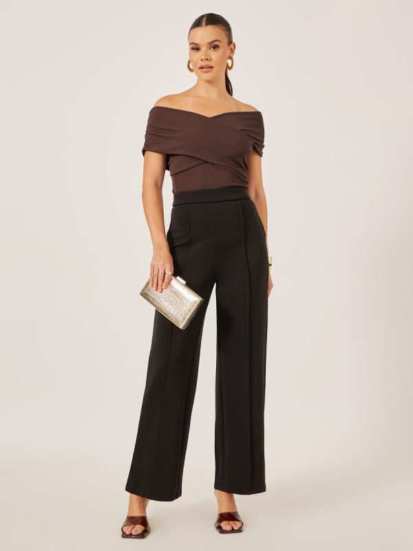 ⁦Styli Women's Off-Shoulder Ribbed Solid Top⁩ - الصورة ⁦4⁩