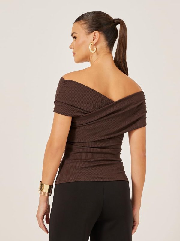 ⁦Styli Women's Off-Shoulder Ribbed Solid Top⁩ - الصورة ⁦6⁩
