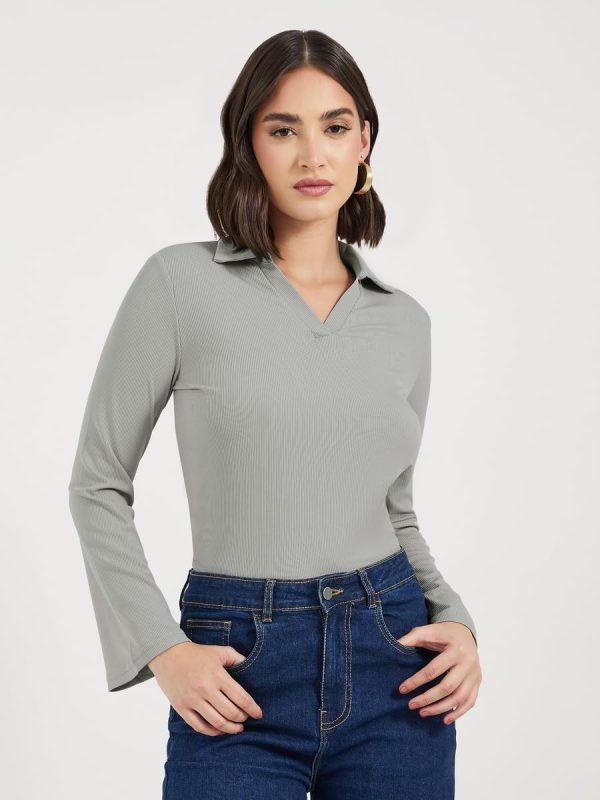 ⁦Styli Women Ribbed Regular Fit Flared Sleeve Polo T-Shirt⁩ - الصورة ⁦3⁩