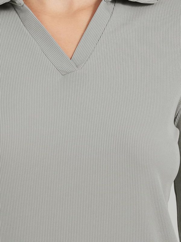 ⁦Styli Women Ribbed Regular Fit Flared Sleeve Polo T-Shirt⁩ - الصورة ⁦4⁩