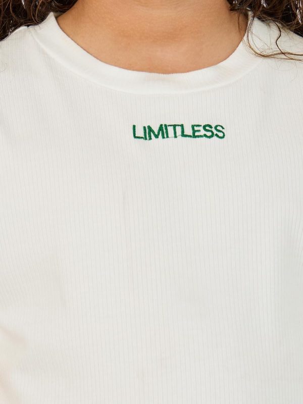 ⁦Styli Girls Embroidered Rib Round Neck T-Shirt & Contrast Panel Joggers Co-Ords⁩ - الصورة ⁦4⁩