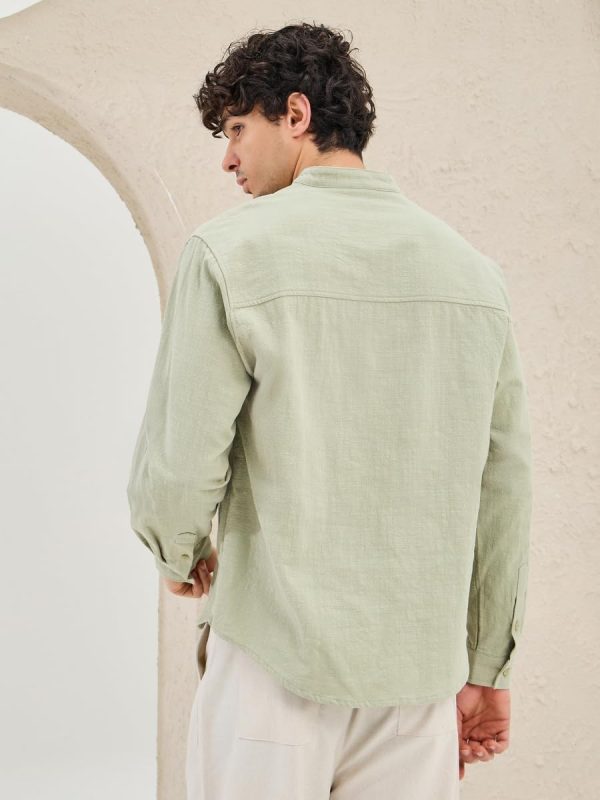 ⁦Styli Men's Plain Linen Blend Relaxed Fit Shirt⁩ - الصورة ⁦5⁩