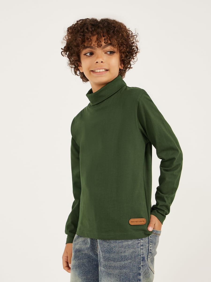 تيشيرت سادة برقبة عالية مع تفاصيل رقعة للاولاد من ستايلي 2 تيشيرت سادة برقبة عالية مع تفاصيل رقعة للاولاد من ستايلي - الصورة 2