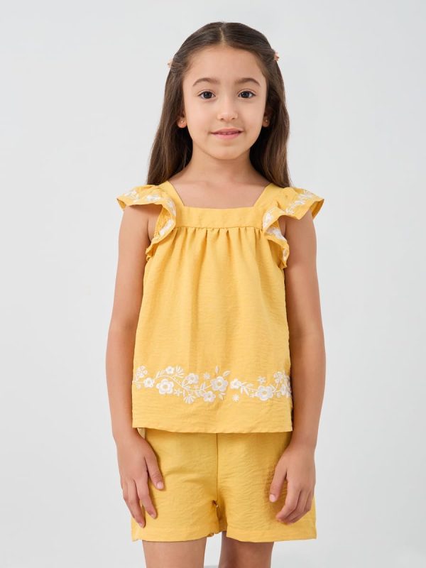 ⁦Styli Girl Embroidered Ruffled Sleeves Blouse and Shorts Set⁩ - الصورة ⁦2⁩