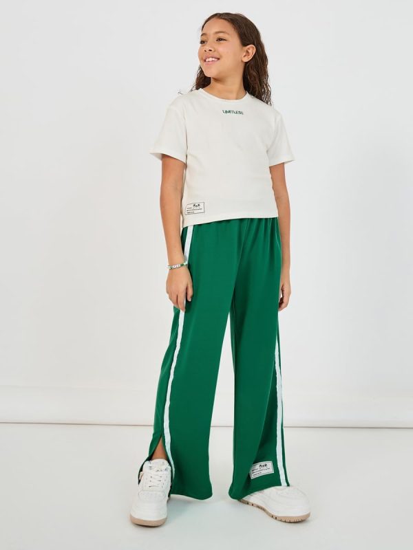 ⁦Styli Girls Embroidered Rib Round Neck T-Shirt & Contrast Panel Joggers Co-Ords⁩ - الصورة ⁦2⁩