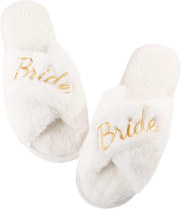 ⁦Fabstory Bride Slippers for Wedding Day White Fuzzy Slippers for Bachelorette Party Bridal Shower Gifts⁩ - الصورة ⁦3⁩