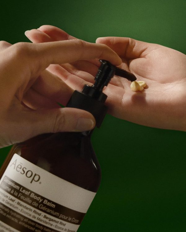 ⁦Aesop Geranium Leaf Body Balm | 500mL/16.67oz | Paraben, Cruelty-free & Vegan⁩ - الصورة ⁦6⁩