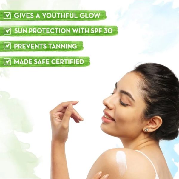 ⁦MAMAEARTH Mama Earth Aloe Vera Sunscreen BodyLotion 300 ml⁩ - الصورة ⁦3⁩