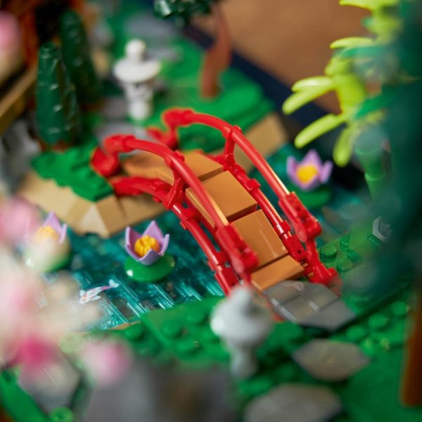 ⁦LEGO 10315 Icons Tranquil Garden, Botanical Zen Garden Kit for Adults with Lotus Flowers, Customisable Desk Decoration, Inspired by Japanese Traditions, Mindful Gardening Gift for Women, Men⁩ - الصورة ⁦4⁩