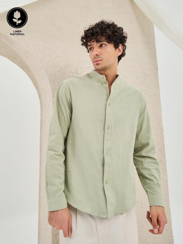 ⁦Styli Men's Plain Linen Blend Relaxed Fit Shirt⁩ - الصورة ⁦2⁩