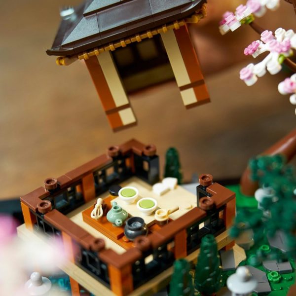 ⁦LEGO 10315 Icons Tranquil Garden, Botanical Zen Garden Kit for Adults with Lotus Flowers, Customisable Desk Decoration, Inspired by Japanese Traditions, Mindful Gardening Gift for Women, Men⁩ - الصورة ⁦3⁩