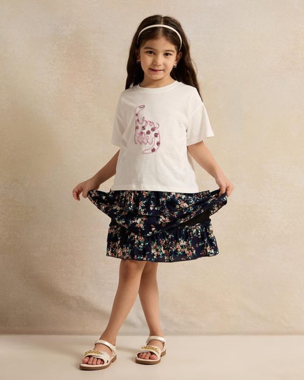 ⁦REDTAG Girls White Dinosaur Embellished T-Sirt⁩ - الصورة ⁦2⁩