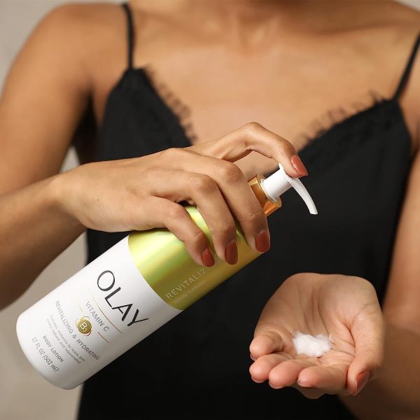⁦Olay Revitalizing & Hydrating Body Lotion with Vitamin C, 17 fl oz Pump, Pack of 4⁩ - الصورة ⁦5⁩