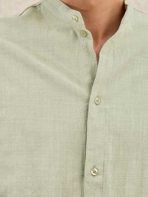 ⁦Styli Men's Plain Linen Blend Relaxed Fit Shirt⁩ - الصورة ⁦4⁩