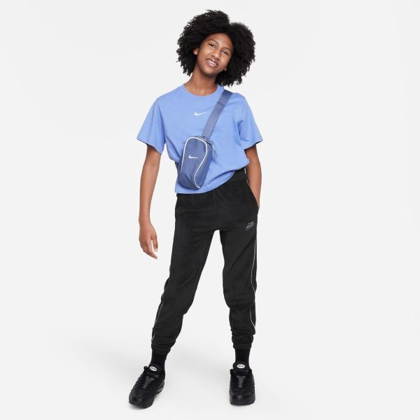 ⁦Nike Unisex Kids NSTEE ESSNTL SS BOXY T-shirt⁩ - الصورة ⁦4⁩