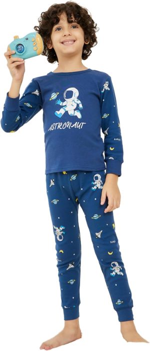 طقم بيجامة مكون من تيشرت بطبعة رائد فضاء للاولاد من ستايلي
