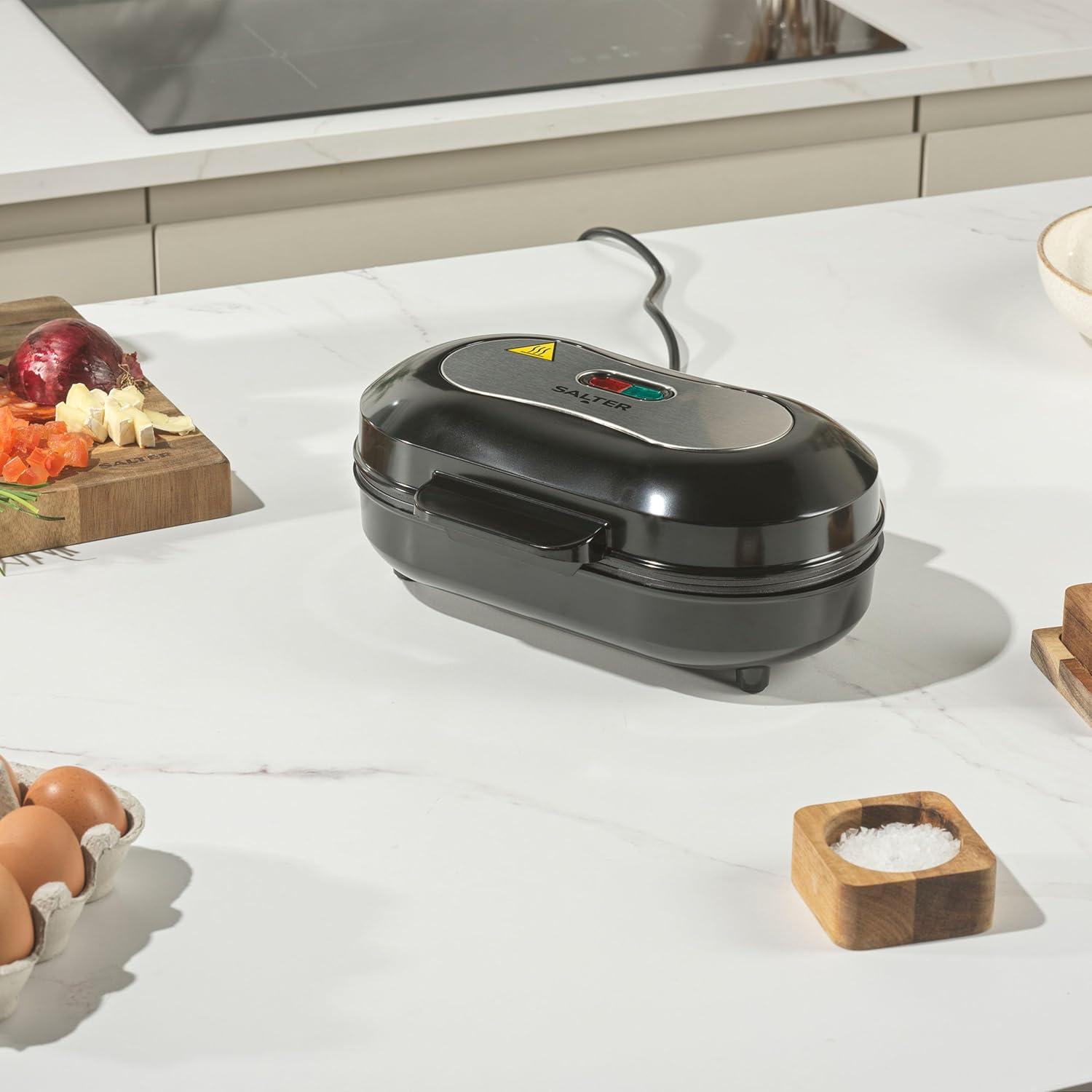 Salter EK4213S Omelette Maker – XL Non-Stick Egg Cooker, Large Dual Cooking Plates, No-Flip Frying Machine, Deep Fill Electric Double Egg Pan, Make Healthy Omelettes/Eggs/Pancakes, 850 W 7 Salter EK4213S Omelette Maker – XL Non-Stick Egg Cooker, Large Dual Cooking Plates, No-Flip Frying Machine, Deep Fill Electric Double Egg Pan, Make Healthy Omelettes/Eggs/Pancakes, 850 W - الصورة 7