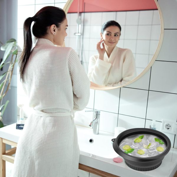 ⁦Ice Face Bowl with Built-In Tray, Silicone Foldable & Hanging Facial Plunge Bowl Portable Face Ice Bath at Home and Travel (1, Black)⁩ - الصورة ⁦5⁩