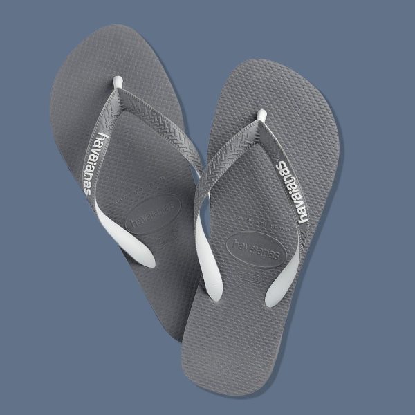 ⁦Havaianas Unisex's Top Logomania Flip Flops, Ruby Red, 43/44 EU⁩ - الصورة ⁦2⁩