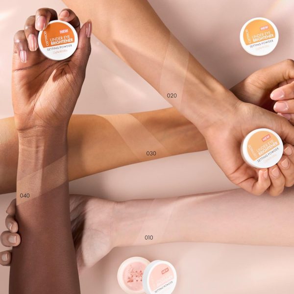 ⁦Catrice Under Eye Brightener Setting Powder, No. 010, Nude, Brightening, Instant Result, Softening, Natural, Vegan, Perfume, Alcohol, Parabens, Pack of 1 (2.3 g)⁩ - الصورة ⁦4⁩