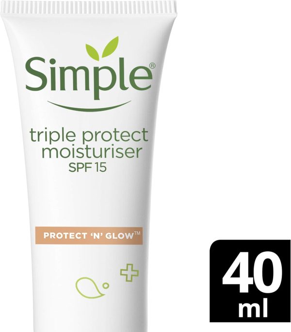 ⁦Simple Protect 'N' Glow SPF 30 For Glowing Skin Triple Protection Moisturiser Non-Chalky Vitamin C Face Cream 40 ml⁩ - الصورة ⁦2⁩