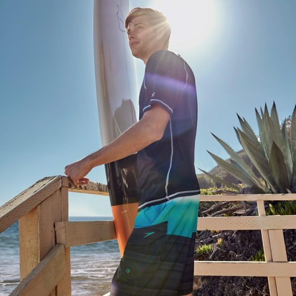 ⁦Speedo Men's Uv Swim Shirt Long Sleeve Loose Fit Easy Tee⁩ - الصورة ⁦6⁩