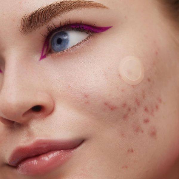 ⁦PEACE OUT Early Stage Acne Dots Helps Target Blemishes Below the Surface, Hydrocolloid Pimple Patches Minimize Bumps Before They Appear with Dissolving Microneedles, Salicylic Acid, 8 Count⁩ - الصورة ⁦4⁩