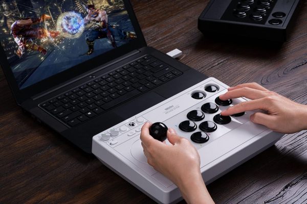 ⁦8BitDo Arcade Stick For Xbox & PC (Windows 10) - White⁩ - الصورة ⁦6⁩