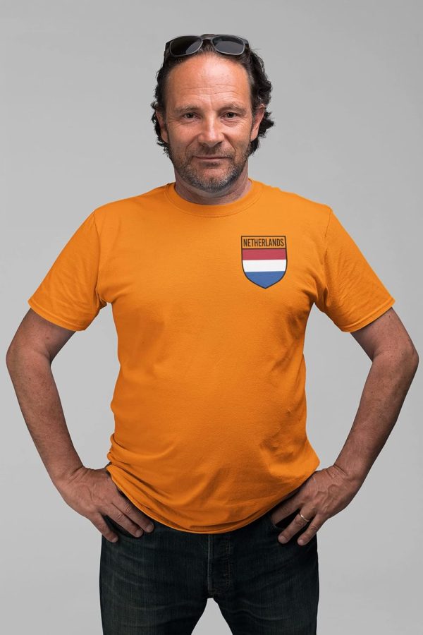 ⁦Netherlands Football Shirt Retro - Mens Holland Flag Badge T Shirt - Football European Country 2021 2020 Supporters Black Orange 1905 Tee Him - Holland Dutch Tournament Footy Soccer Top⁩ - الصورة ⁦4⁩