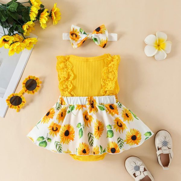⁦Infant Baby Girl Romper Dress Outfit – Lace Ruffle Sleeveless Summer Romper with Matching Headband – Soft & Breathable Clothes Set for Newborn Girls Ages 0–12 Months – Great for Daily Wear⁩ - الصورة ⁦4⁩