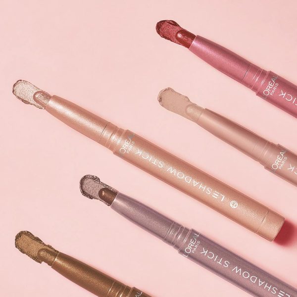 ⁦L'Oréal Paris Le Shadow Stick by Paradise #105 Mesmerizing Gold Eyeshadow in Practical Pen Format, Glossy Finish, Long Lasting Gel Texture, 1.4 g⁩ - الصورة ⁦8⁩