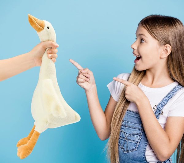 ⁦KASTWAVE Swan Stuffed Toy 19.7 Inch, Soft Smooth Plush Goose, Perfect Gift for Boys and Girls, White Animal Plushie Ideal for Children⁩ - الصورة ⁦3⁩