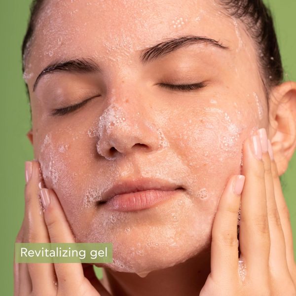 ⁦Apivita Purifying Cleansing Gel with Propolis and Lime 6.76 fl. oz⁩ - الصورة ⁦3⁩