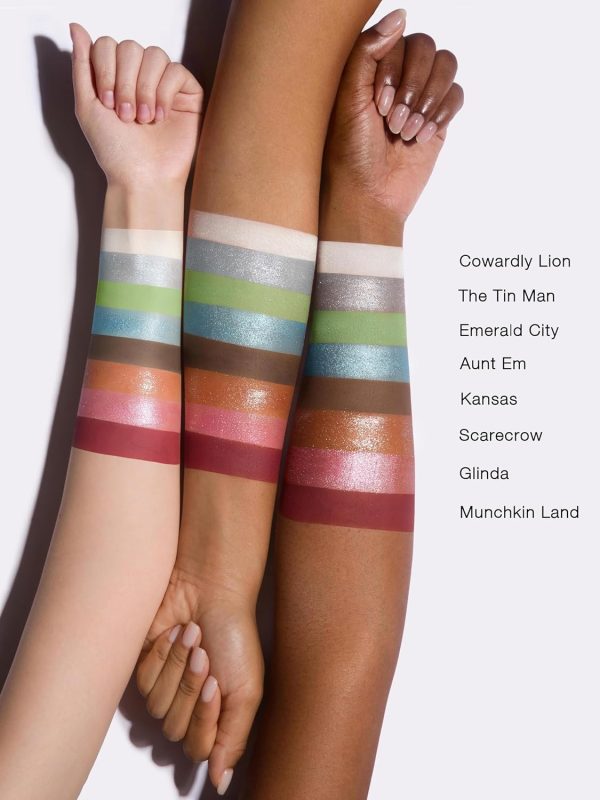 ⁦SHEGLAM No Place Like Home Palette The Wizard of OZ 8 Color Eyeshadow Matte Shimmer Glitter Pigment Eyeshadow Palette Set⁩ - الصورة ⁦6⁩
