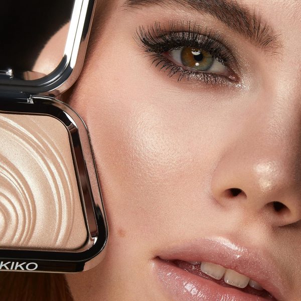 ⁦Kiko Milano Glow Fusion Intense Powder Highlighter, 01 Champagne⁩ - الصورة ⁦3⁩