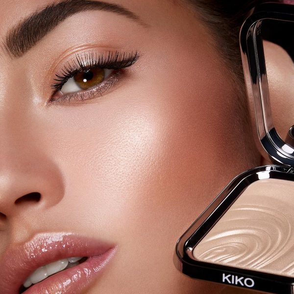⁦Kiko Milano Glow Fusion Intense Powder Highlighter, 01 Champagne⁩ - الصورة ⁦4⁩