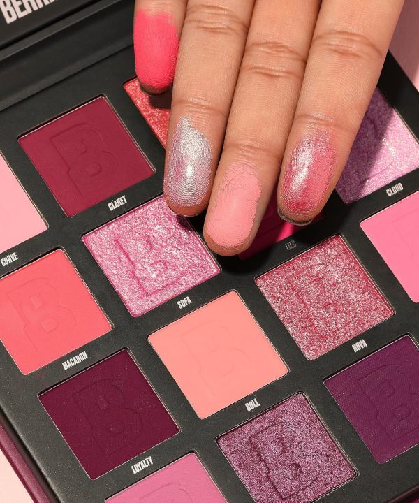 ⁦BEAUTY BAY Berry Colour Eyeshadow Palette - 16 Eye Shadow Shades - Ultra Pigmented Pinks, Purple, Reds, Eye Make-Up - Matte Metallic Shimmer Makeup Set - Vegan And Cruelty-Free⁩ - الصورة ⁦2⁩