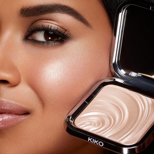 ⁦Kiko Milano Glow Fusion Intense Powder Highlighter, 01 Champagne⁩ - الصورة ⁦5⁩